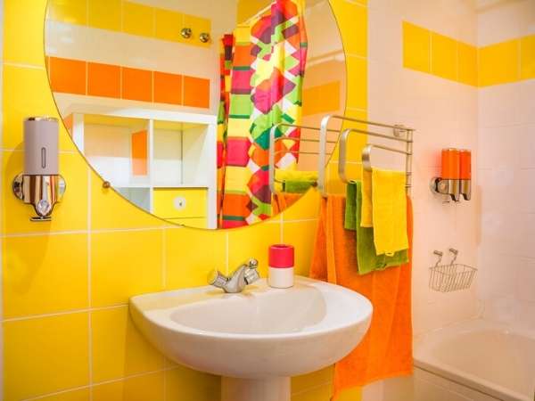 Instant Towel Rack With Orange Bathroom